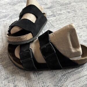 Birkenstock Suede Blanck Sandals.